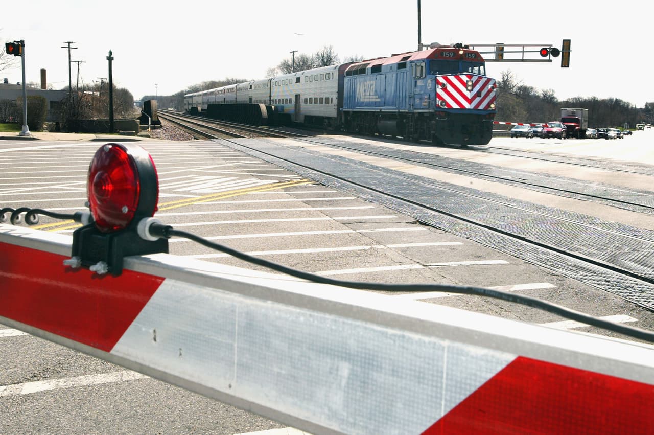 Metra reducirá su servicio a la mitad en medio de la crisis del coronavirus