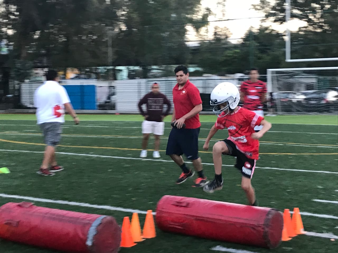 Ese sueño se trata de Jugar fútbol americano en un equipo: "Amo el fútbol americano, es una mezcla muy rara el baile y este deporte, pero yo lo juego con mis amigos en la escuela".