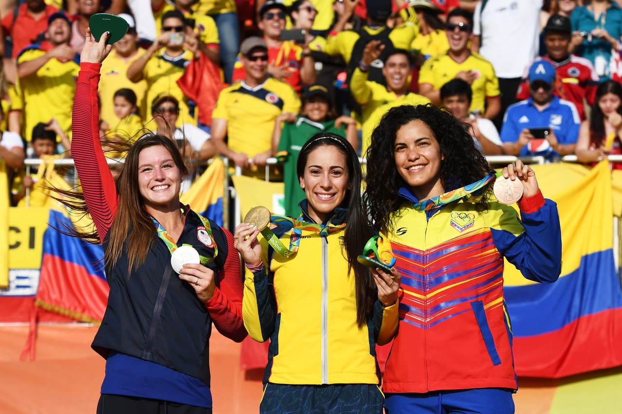 Mariana Pajón con su oro por Colombia, plata para la estadounidense Alise Post y bronce para Stefany Hernández de Venezuela.