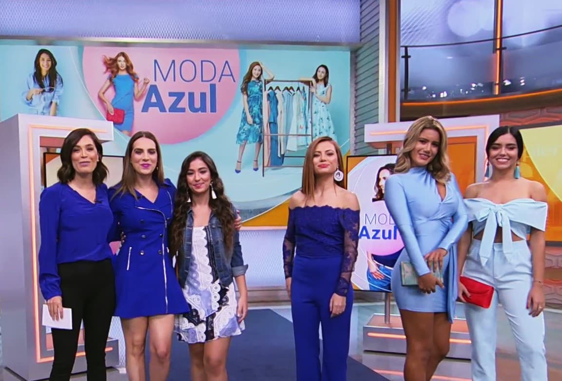 Nuestras presentadoras se unieron a la pasarela con sus ‘outfits’ en dicho color. Karla agregó que su blusa es de sus prendas recicladas, una pieza básica que guarda en su armario.
<br>