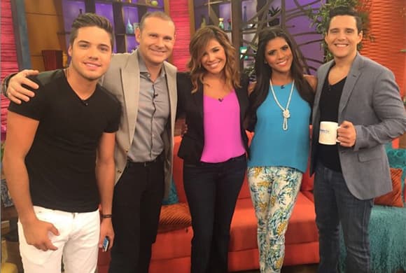 'La familia @despiertaamericatv', dijo Alejandro. (Junio 17, 2015)
