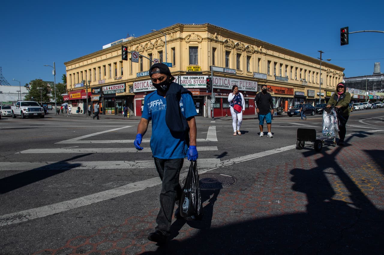 El racismo estructural ha puesto en alto riesgo de contagio a los latinos en EEUU, afirma un estudio