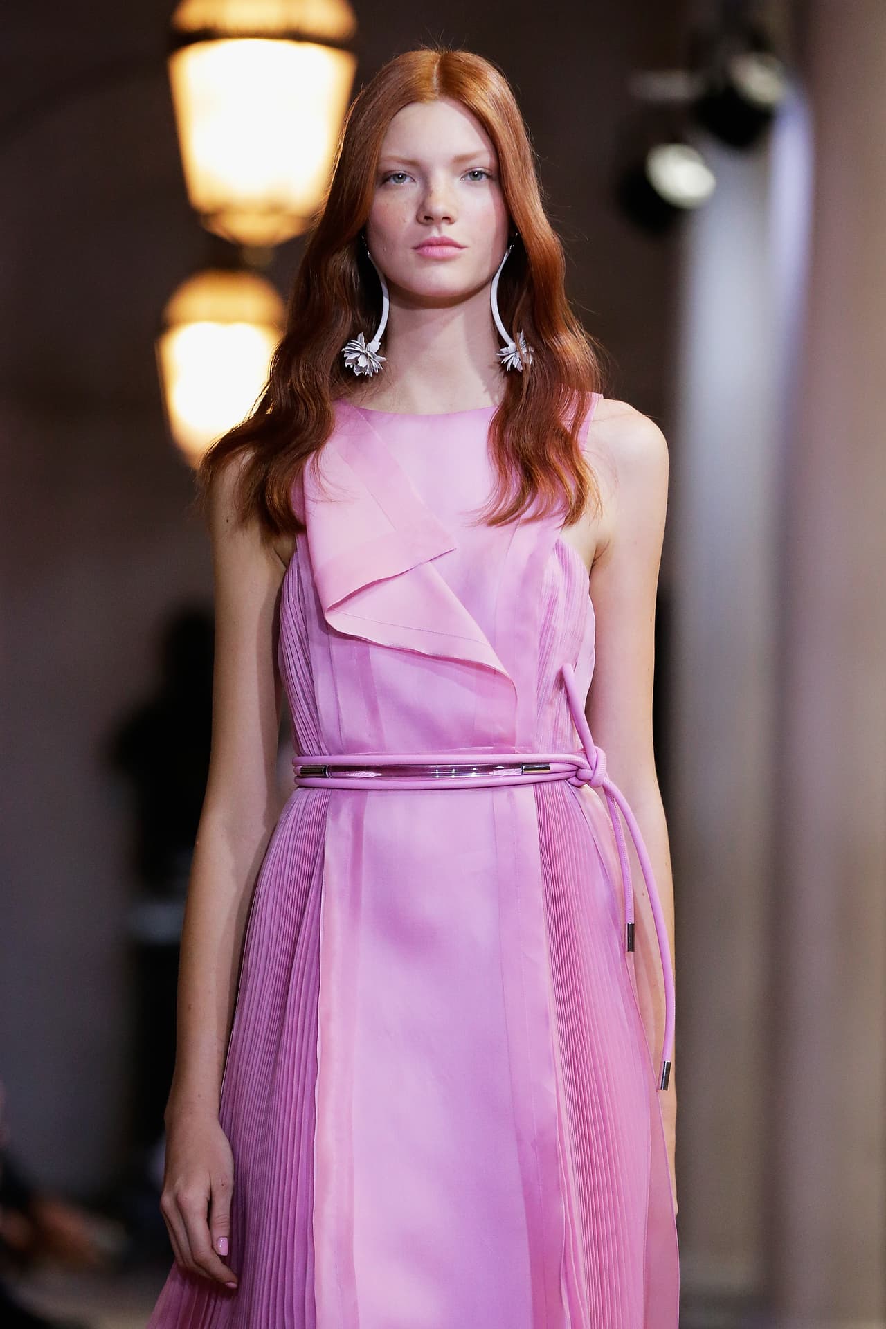 Siempre añadiendo toques de femineidad, como olanes y cintillos.