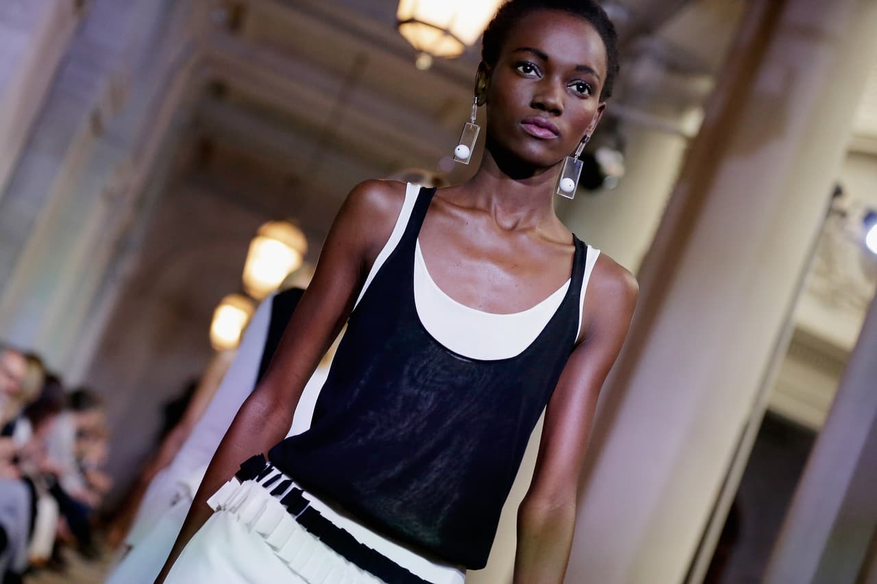 Checa otros diseños que nos impactaron en esta pasarla y que concentran lo mejor de las tendencias para la primera mitad del 2016.