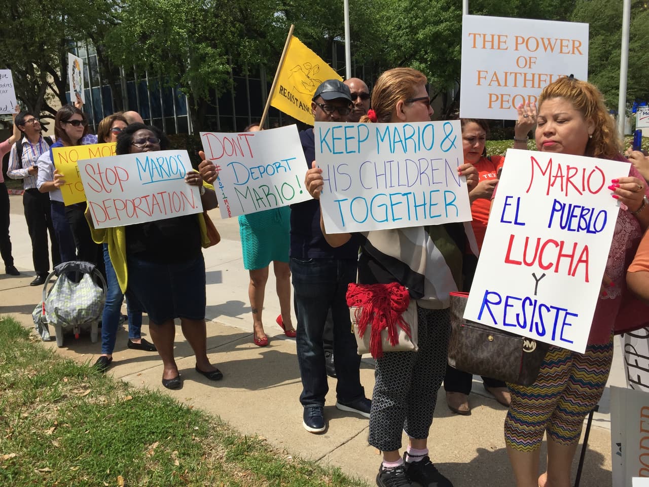 El grupo que abogó para que Amaya Alvarez no sea deportado aseguró que sus tres hijos, que están solicitando asilo en Estados Unidos, dependen de él.