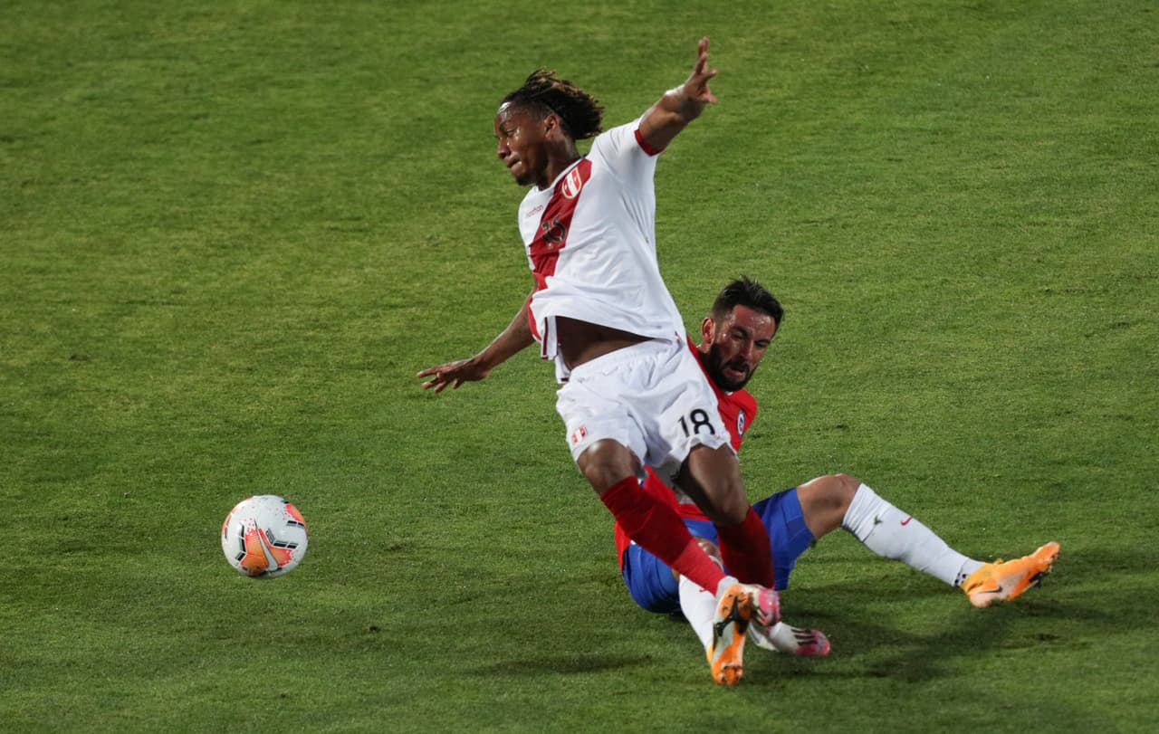 De la mano del ‘Rey Arturo’, Chile derrotó a Perú 2-0 | Con doblete de Vidal, los de Rueda consiguieron su primera victoria en las eliminatorias rumbo al Mundial.