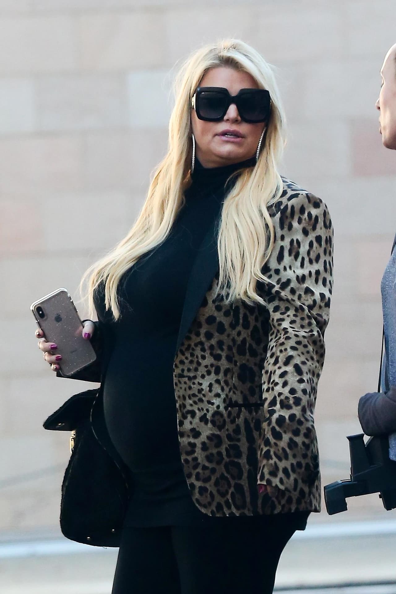 Según la intérprete de 
<b><a href="https://www.youtube.com/watch?v=DPtfsk4ETjM" target="_blank">'These boots are made for walkin'</a></b>, le bastaron seis meses para rebajar
<b> 100 libras</b>.