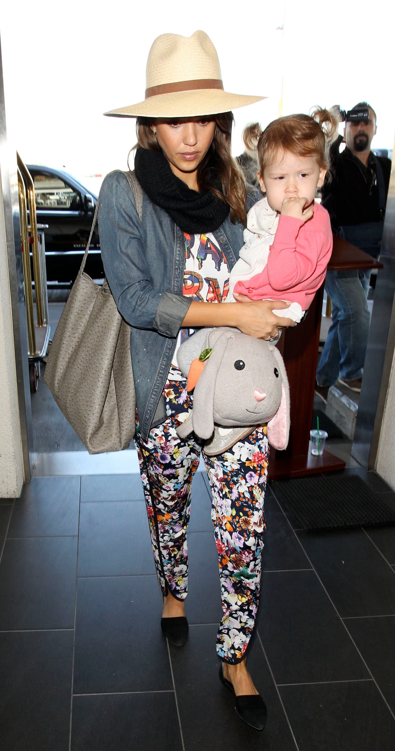 En vestidos, faldas, ‘t-shirts’ o incluso pantalones, este estampado enamoró al mundo de la moda.