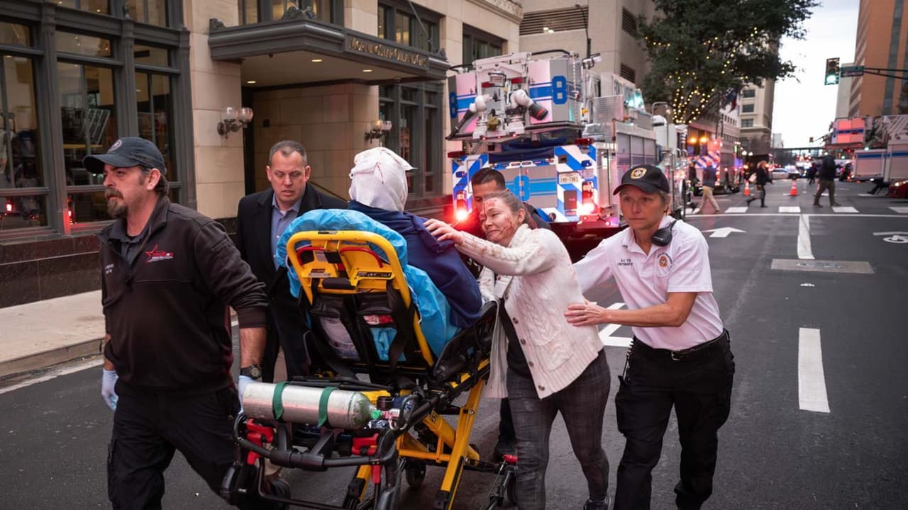 Entre los heridos hay trabajadores del hotel y de un restaurante de comida oriental que estaba en el sótano del edificio, han informado las autoridades locales.