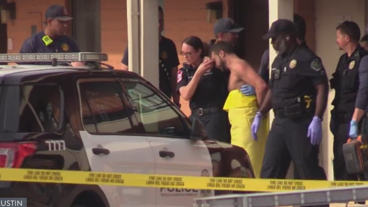 Sufre un ataque de pánico y queda atrapado en un cuarto de mantenimiento de un hotel