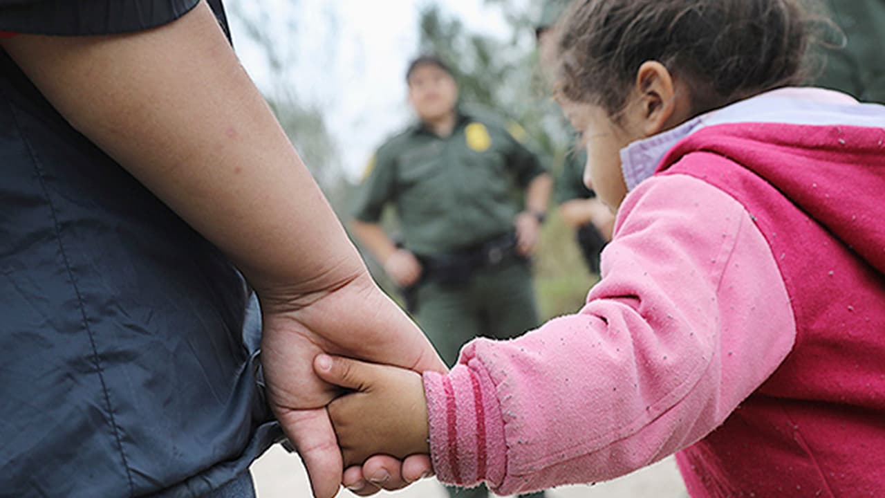 Miles de indocumentados en la mira de Trump pueden calificar para permanecer legalmente en EEUU