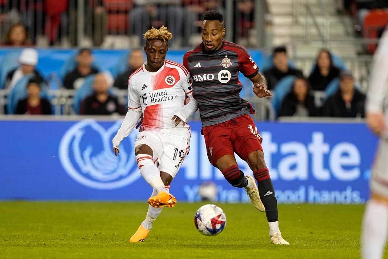 Gran trueque: New England y Toronto se intercambian a Blessing y Kaye