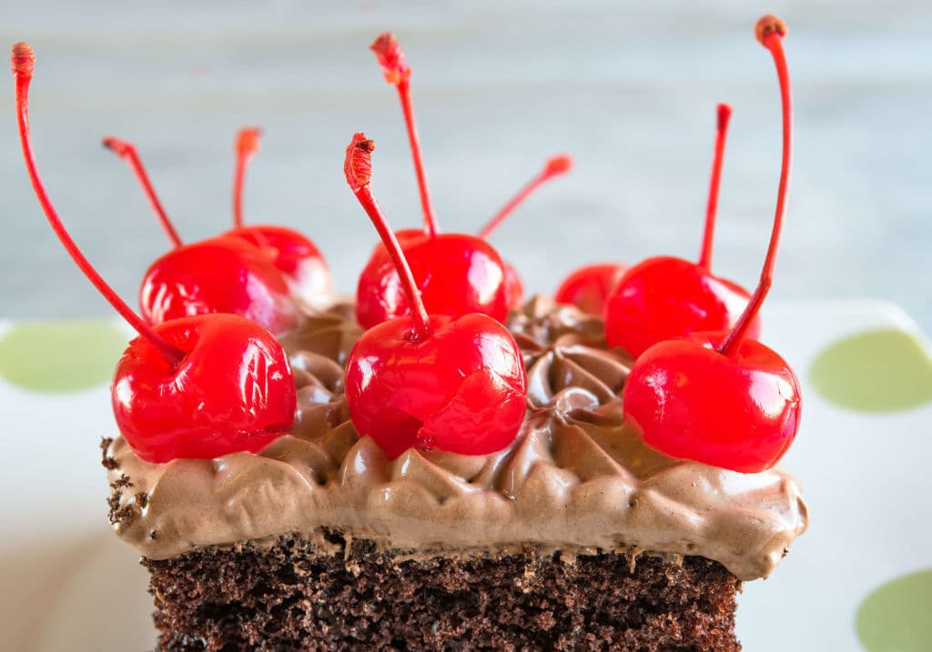 Adiós a la cereza del pastel: la FDA prohíbe un popular colorante rojo para alimentos por el riesgo de provocar cáncer