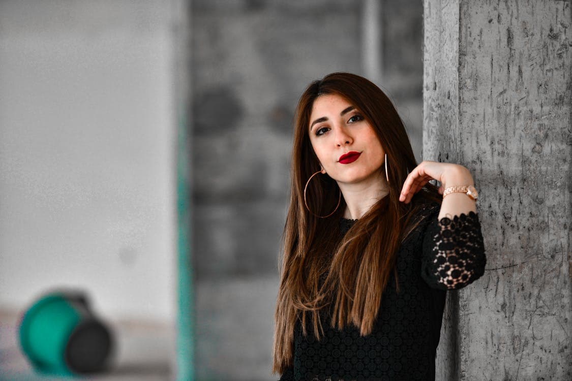 Si eres una fanática de los tonos rojos sabrás que son de los clásicos que nunca pasan de moda, solo que este verano podrías apostar más a los tintos que igual se ven fantásticos.