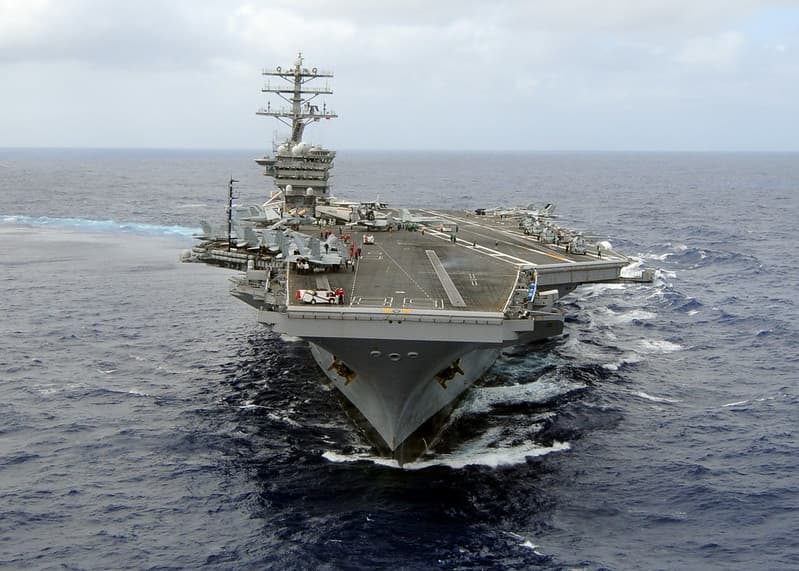 El USS Nimitz, el primer portaaviones de la Marina estadounidense desplegado tras la 
<a href="https://www.univision.com/temas/pandemia">pandemia</a>, regresó este domingo a la base de Sinclair Inlet, en el estado de Washington, después de un viaje de 11 meses en el que recorrió más de 99,000 millas.