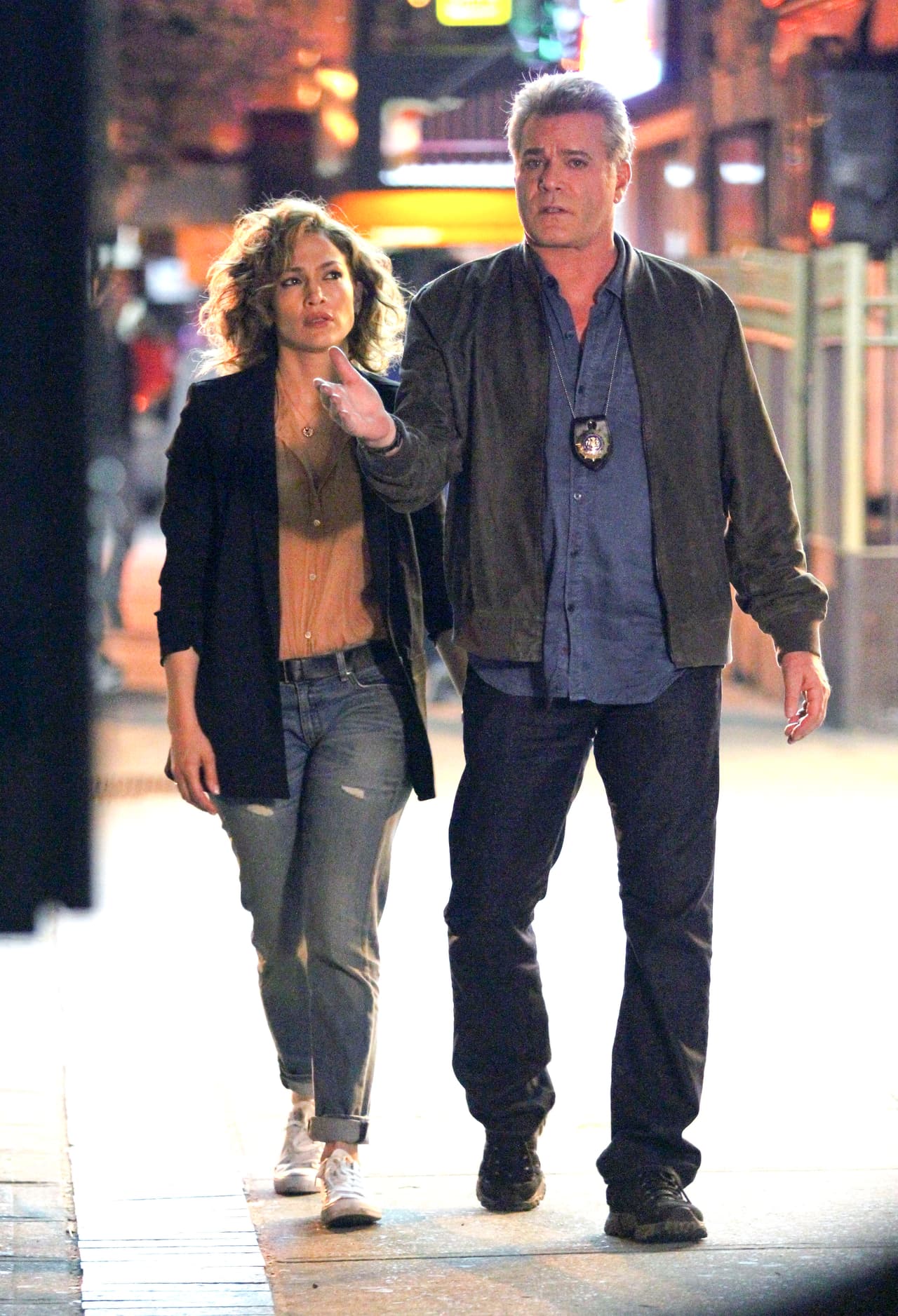 Jenni combatirá el crimen de las calles junto a Drea de Matteo, Sarah Jeffery y Ray Liotta.