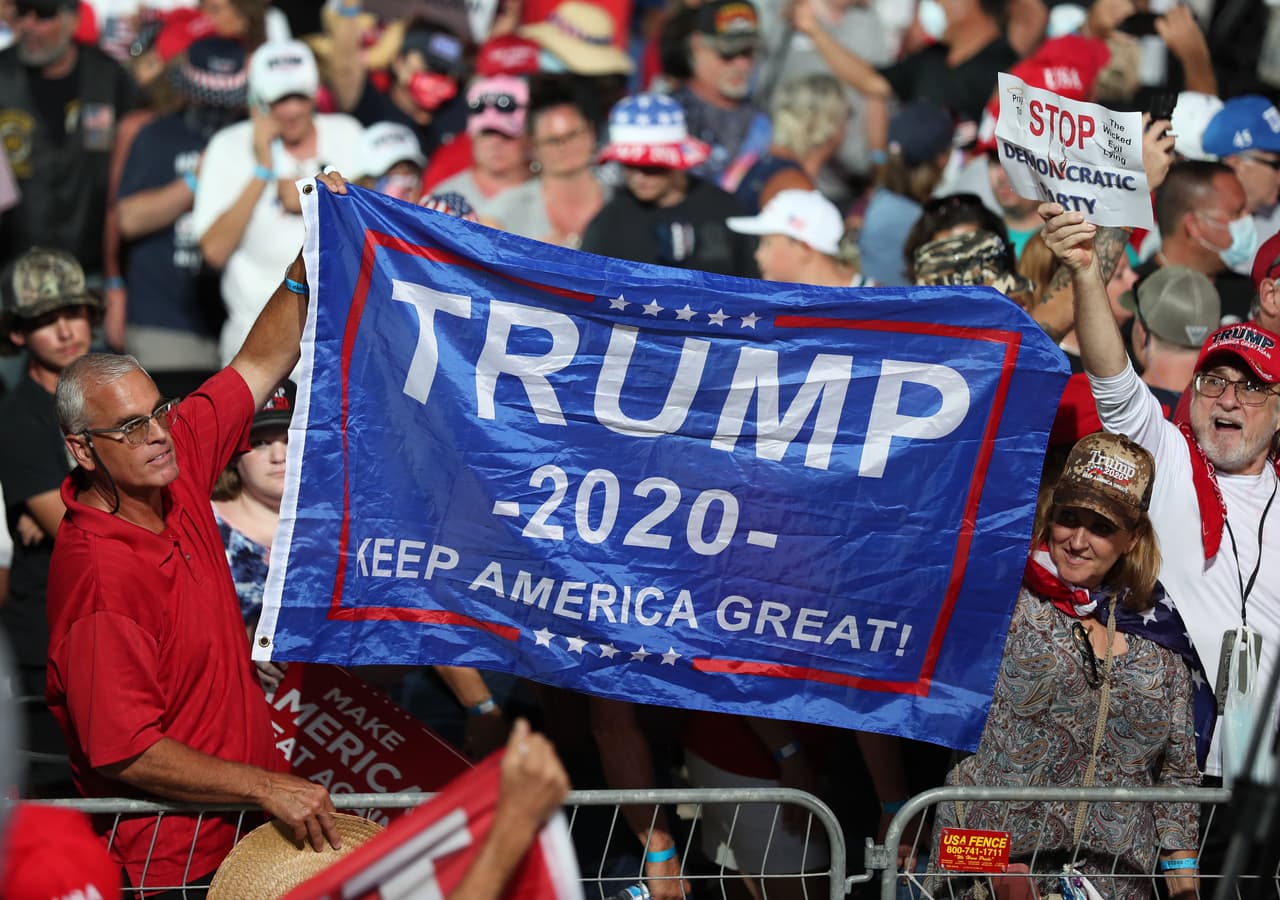 Trump intenta persuadir a los votantes de elegirlo a tan sólo tres semanas de la elección. Su campaña se desarrolla en medio de interrogantes sobre el impacto que podrían tener tantos viajes a tan poco tiempo de que el mandatario de 74 años dejó el hospital.