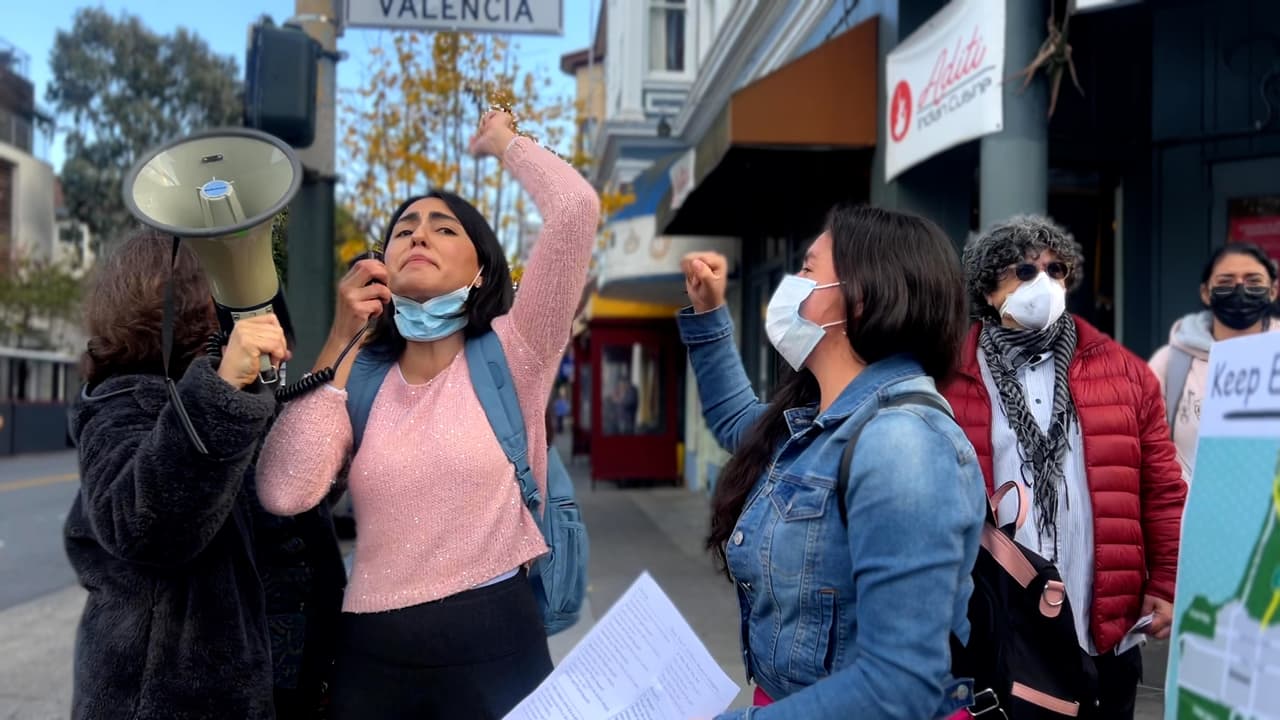 Estudiantes del City College de San Francisco protestan por reubicación de clases de inglés