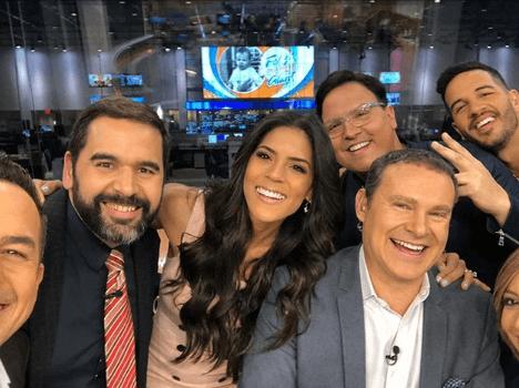 "Gracias familia por acordarse de mis 48 primaveras... los amo", expresó en sus redes sociales Alan Tacher, siempre agradecido de poder celebrar haciendo lo que más le gusta y con gente tan querida.