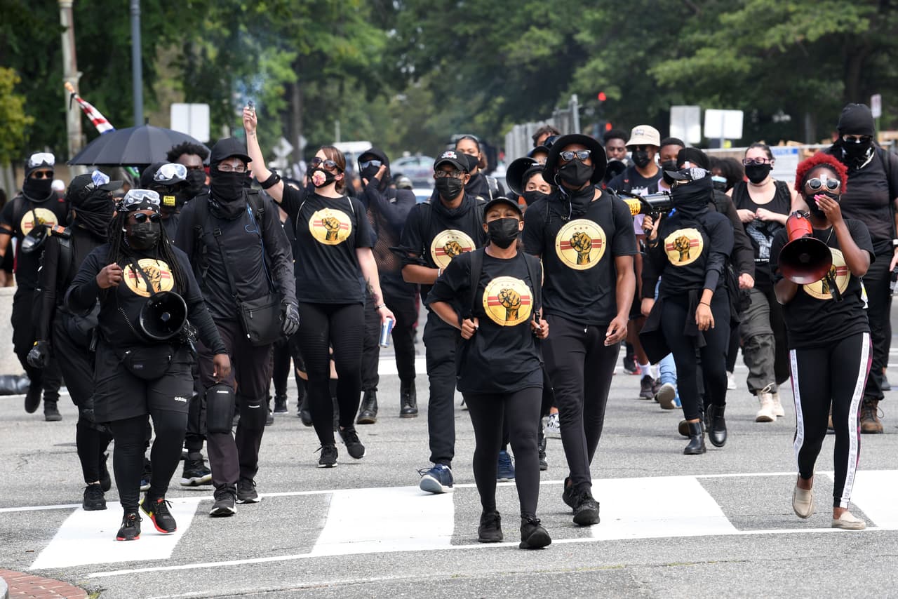 En protesta, los principales equipos y ligas deportivas suspendieron los partidos y encuentros para mantener el foco de atención en el tema del racismo y el abuso policial.
<br>