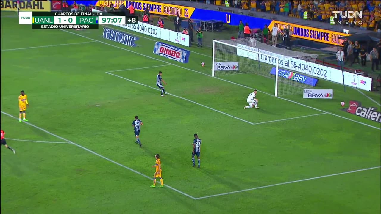 ¡TIRO ATAJADO! disparo por Sebastián Córdova.