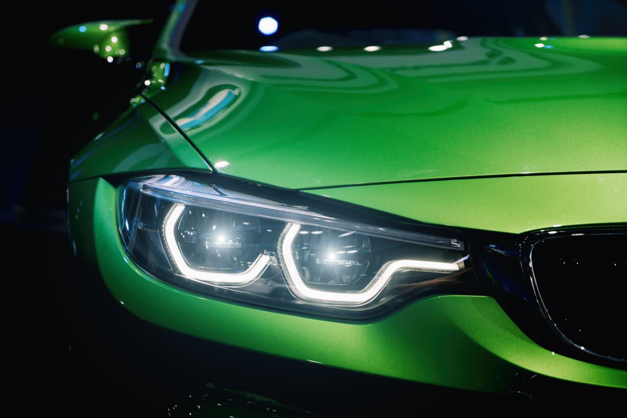 <h3 class="cms-H3-H3"><b>Verde</b></h3>
<br>
<br>En promedio, un vehículo en 
<b>color verde</b> y en condiciones nuevas tiene un precio de $35,012, mientras que una unidad con 3 años de uso tiene un precio de $24,052, lo que representa una 
<b>depreciación del 31.3%</b>.
<br>
<br>
<b>Comparado con el promedio general: </b>0.83x