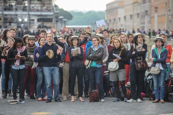 Este domingo se celebra la ceremonia de canonización en la Plaza de San Pedro de los dos papas más venerados del siglo XX, Juan Pablo II y Juan XXIII.
