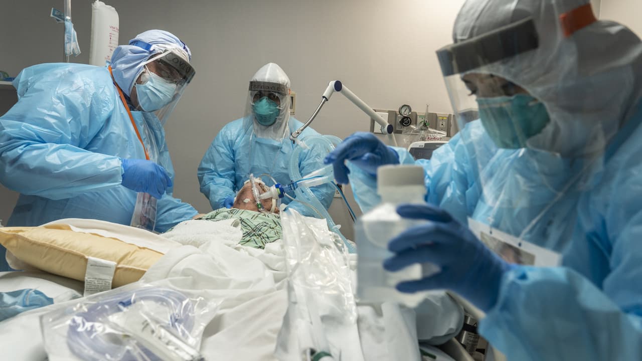 Las autoridades locales advierten que si bien la vacuna da una gran esperanza en la lucha contra el coronavirus, no evitará el colapso del sistema de salud en la región.