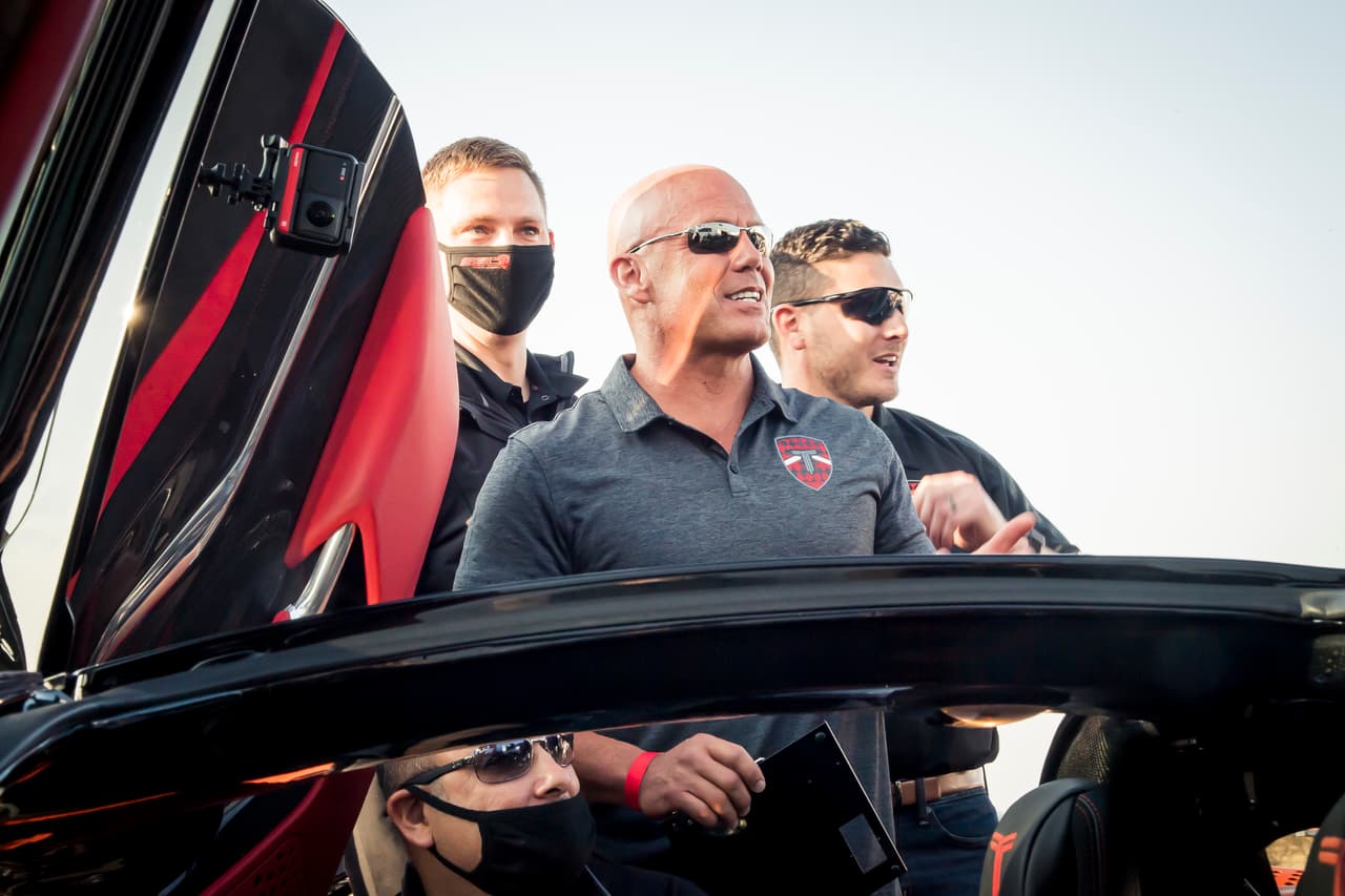 SSC Tuatara, el carro de producción más rápido del mundo con un registro de 316.11 mph (508.73 km/h).