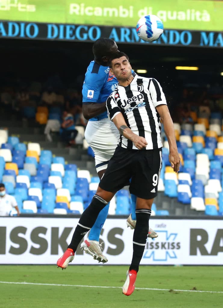 La Juve controló el partido hasta que los errores de Scezny y Mise Kean, el partido se volteó y el Napoli venció 2-1.