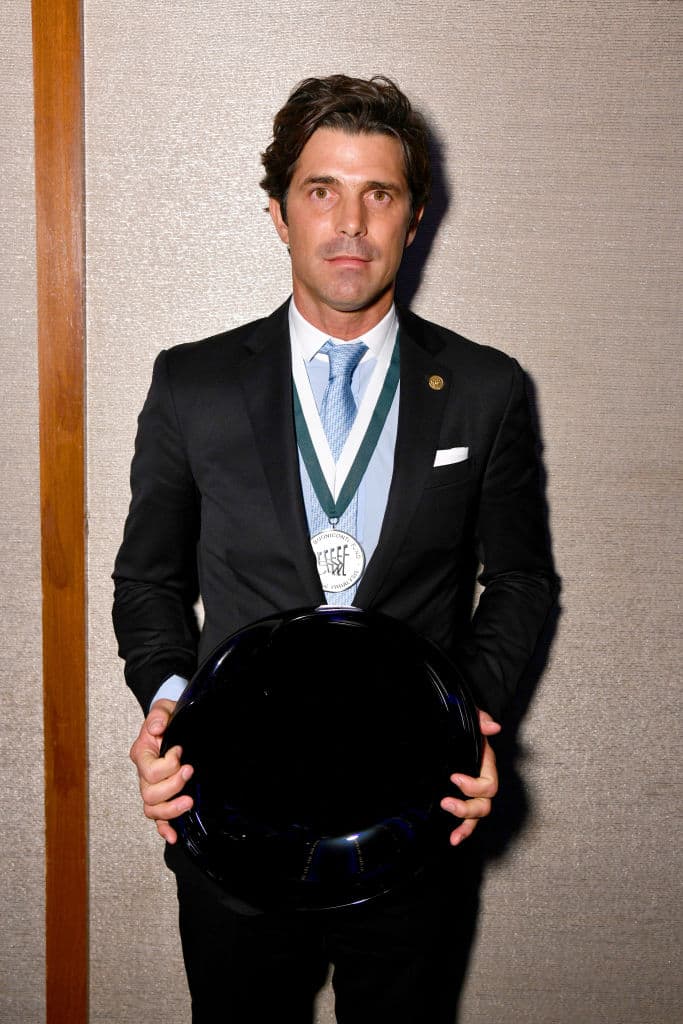 Después, 
<b><a href="https://www.univision.com/famosos/por-primera-vez-celebridades-de-varias-partes-del-mundo-salen-en-defensa-de-meghan-markle-y-el-principe-harry-fotos" target="_blank">otras figuras como Nacho Figueras</a></b> (foto), P!nk y Ellen DeGeneres también defendieron a la pareja.