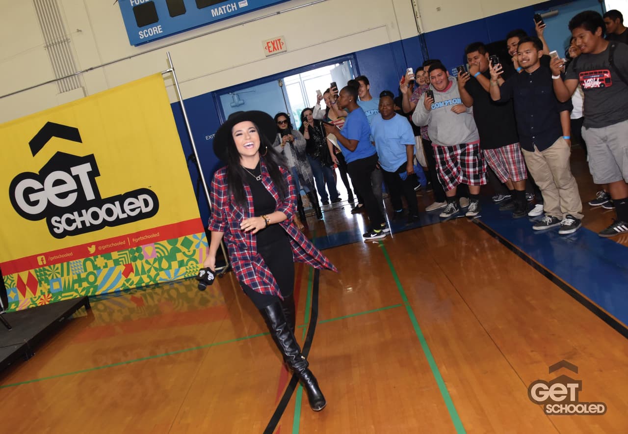 Becky estaba más que feliz de poder ser un premio para estos estudiantes tan comprometidos con su futuro.