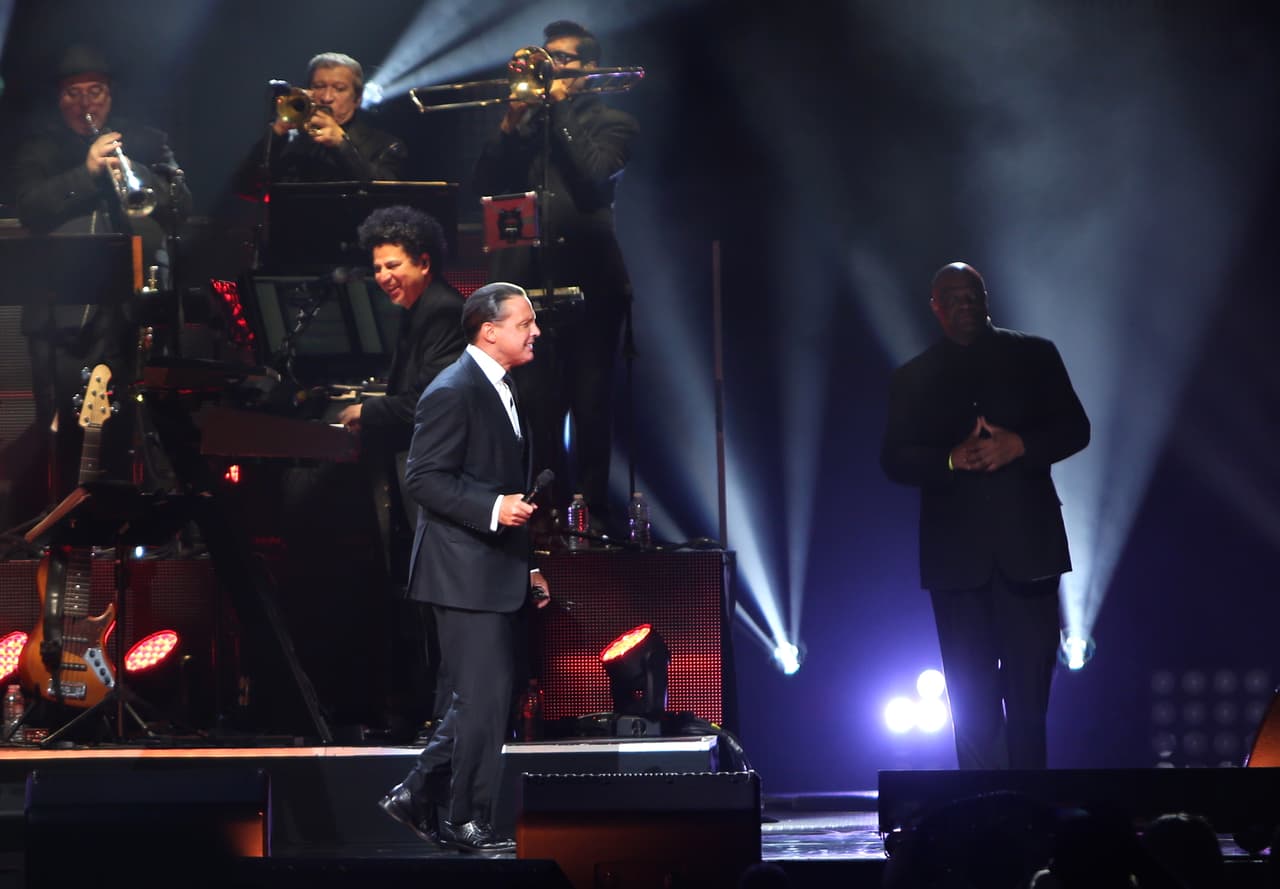 Por si fuera poco, una vidente mejor conocida como la Bruja Zulema, declaró para LMShow, que 'El Sol' sufrirá una grave enfermedad en un plazo de seis meses, la cual acabará con su vida.