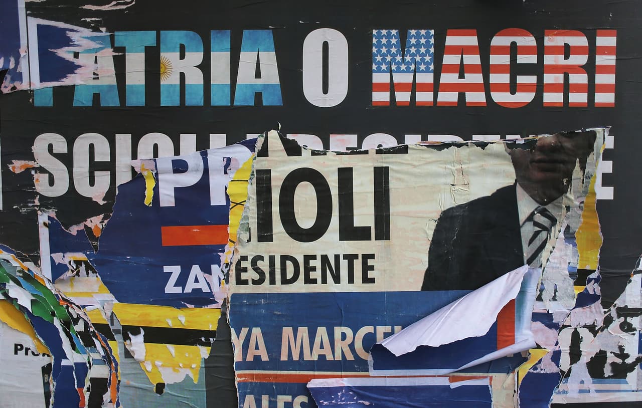 Carteles contra Macri.