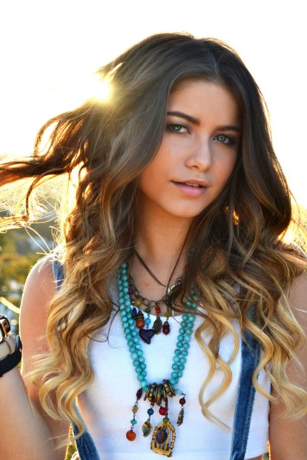 Sofía Reyes también pondrá el ritmo en los Latin GRAMMY Acoustic Sessions, la joven cantante también actuará el 28 de octubre en la ciudad de Dallas.