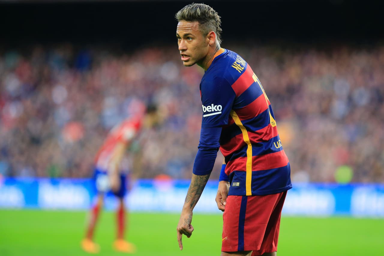 Retiran publicidad de Neymar por "violar la santidad" de La Meca