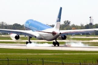 Un incendio en el edificio de Administración Federal de Aviación en Elgin detuvo el tráfico aéreo en los dos aeropuertos principales de Chicago. 