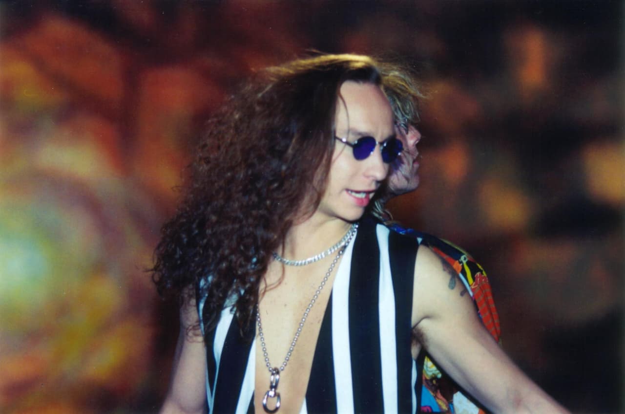 “Abriste tú la lista de amores, el primero. Apúntate unos tantos por robarte mis besos, los primeros…”, así dice la letra del tema ‘La Apuesta’, tema que muchos años después, Thalía cantó a dueto con Rubin, recordando viejos tiempos.