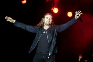 <b>#11 Fher Olvera</b>
<br>En los Latin Grammy de 2018, el vocalista de Maná sorprendió con un aspecto notablemente diferente.