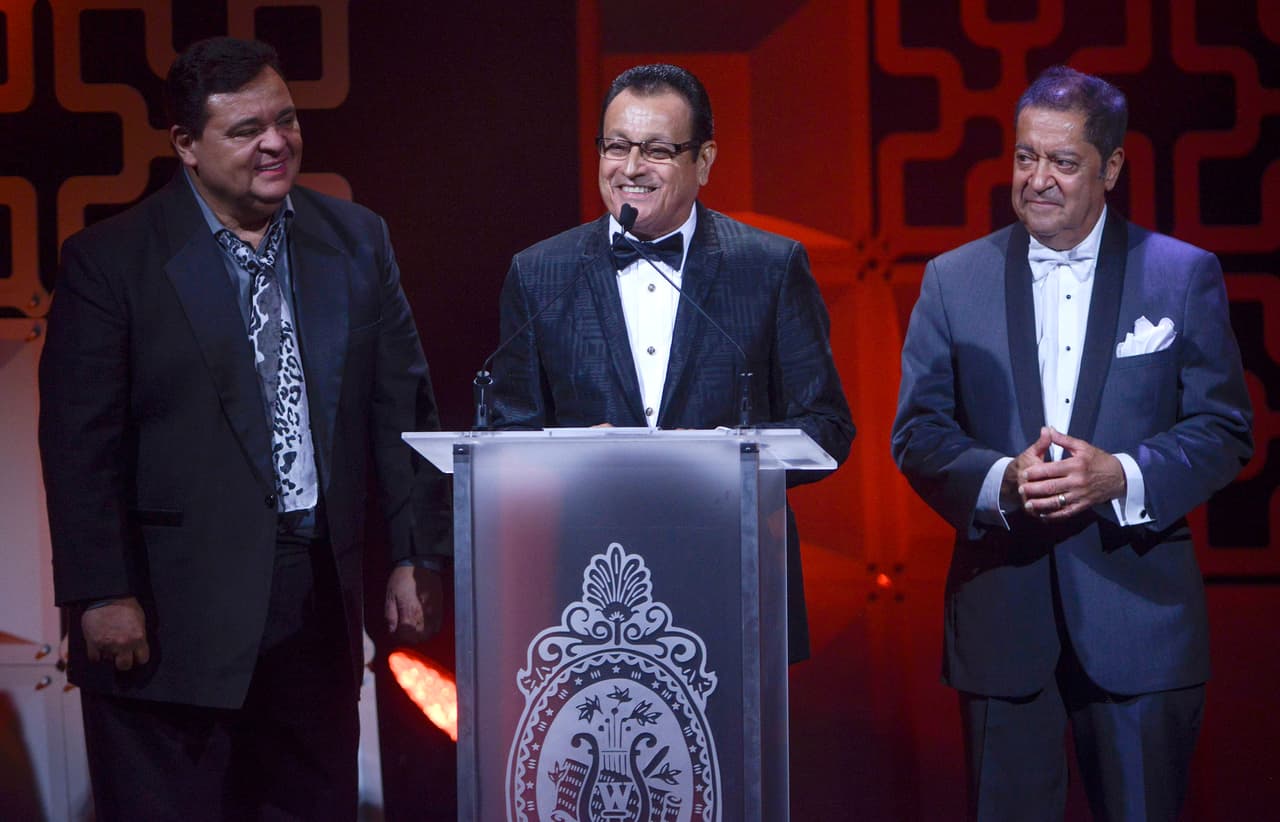 <b>Ismael Miranda</b> (centro) considerado 
<b><a href="https://www.univision.com/musica/hay-nueva-capital-de-la-salsa-segun-ismael-miranda" target="_blank">una leyenda de la salsa a nivel internacional</a></b>, fue intervenido quirúrgicamente este sábado 23 de enero a causa de un derrame cerebral.