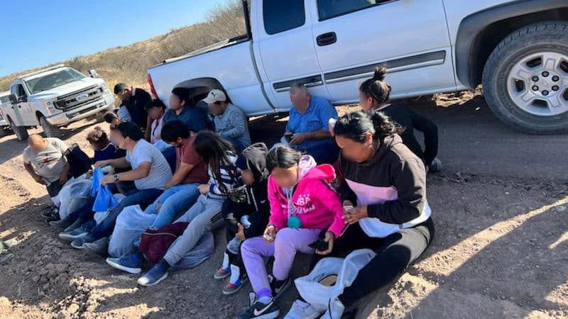 Otro vehículo que viajaba por la misma ruta se regresó a México.