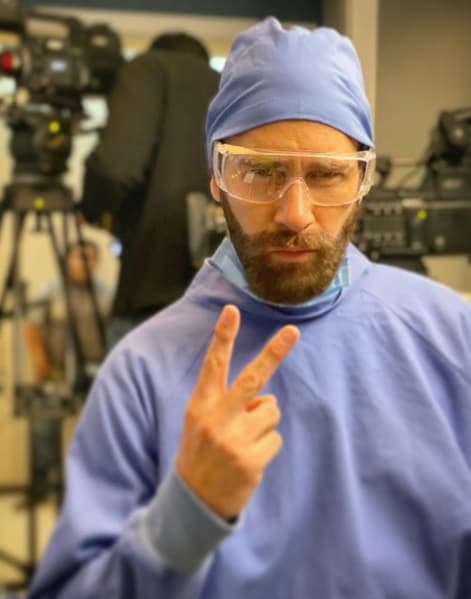 "No todos lo días se cumple años, no todos los días se tiene la bendición de estar en un proyecto maravilloso como este, de tener salud, de estar feliz, de estar 
<b>contento y pleno</b>", celebró el actor.