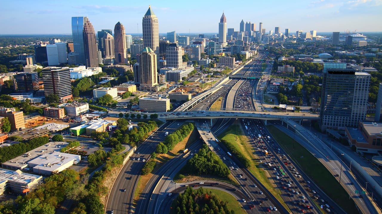 <h3 class="cms-H3-H3">4. Atlanta, Georgia</h3>
<br>La proverbial amabilidad sureña salta de las ventanas de los carros de Atlanta, cuyos conductores son 
<b>20.26% más agresivos</b> que el conductor promedio de la nación.