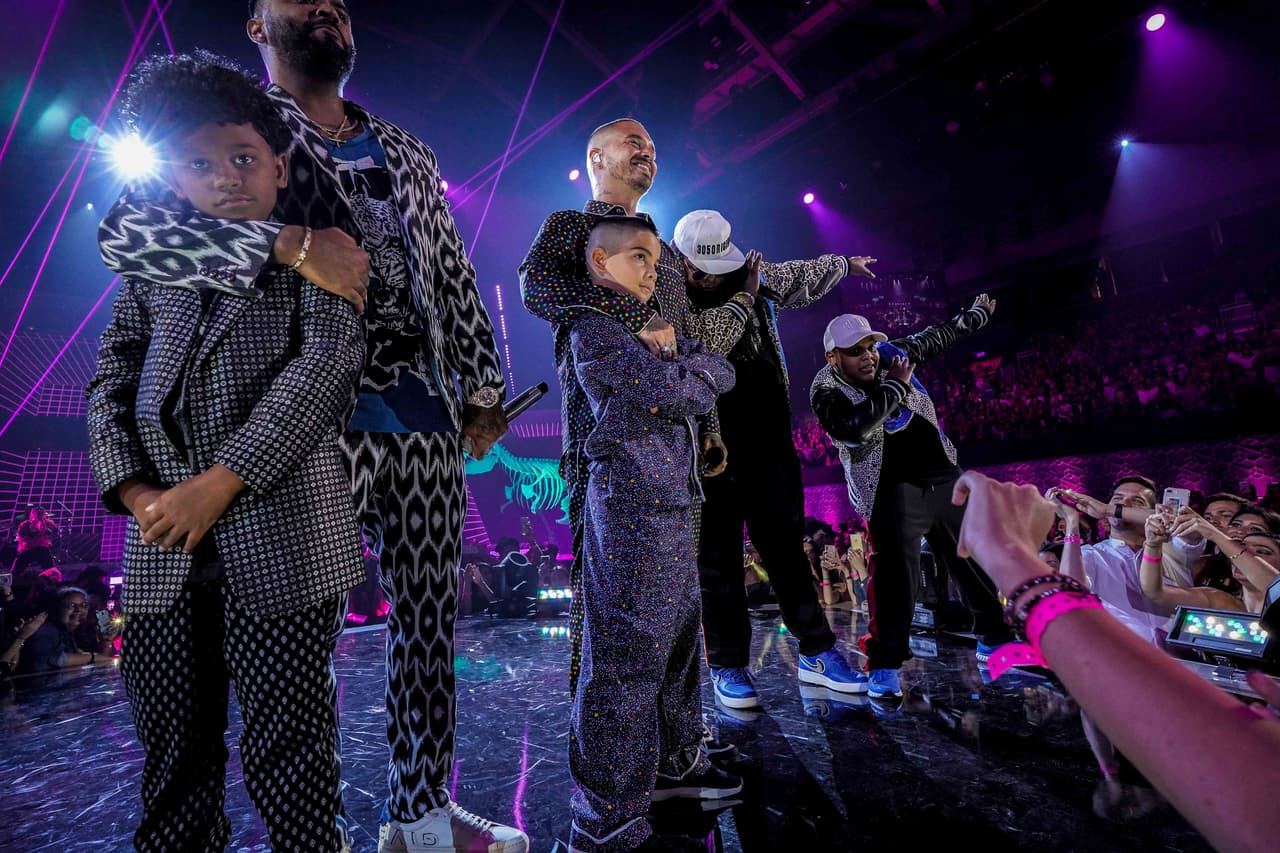 También se vistió con pijamas el pequeño que lo interpreta en 
<a href="https://www.youtube.com/watch?v=2zn4dAuZ2RU"><b>el video de 'No es justo'</b></a>.