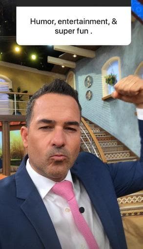 Es un ‘superhéroe’ del entretenimiento. Así es como identifican al popular presentador de Despierta América.