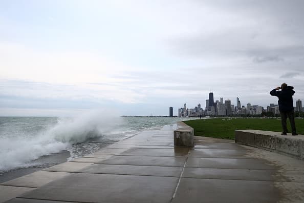 El cuerpo de Calixto fue encontrado por los bomberos de Chicago en la cuadra 1300 de Lake Shore Drive, según un vocero del organismo.