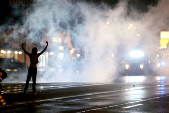 La policía aseguró que se vio obligada a lanzar gases lacrimógenos para dispersar a los manifestantes.