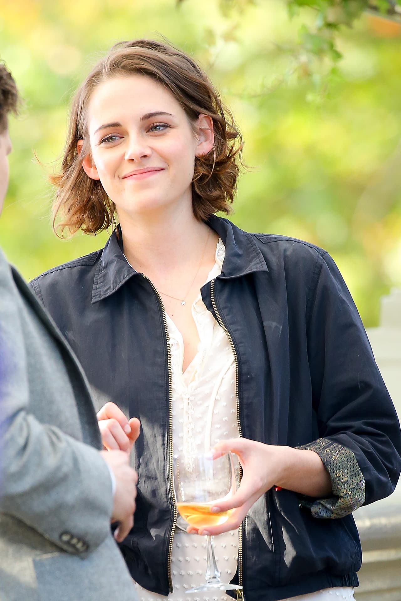 Otra crítica que recibía la joven actriz era que siempre actúa de manera "tomboy" y muy poco afeminada.