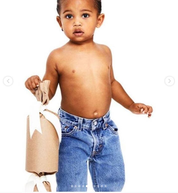 "
<b><a href="https://www.univision.com/famosos/el-tierno-mensaje-de-cumpleanos-que-escribio-kim-kardashian-para-su-dulce-sainty-fotos" target="_blank">No hay nadie como tú</a></b> y tu sonrisa y tus habilidades de negociación. ¡Nunca he conocido a nadie que se tome Roblox tan en serio como tú!". 
<br>