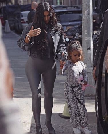 A pesar de su corta edad, también ya debutó en las pasarelas como modelo.